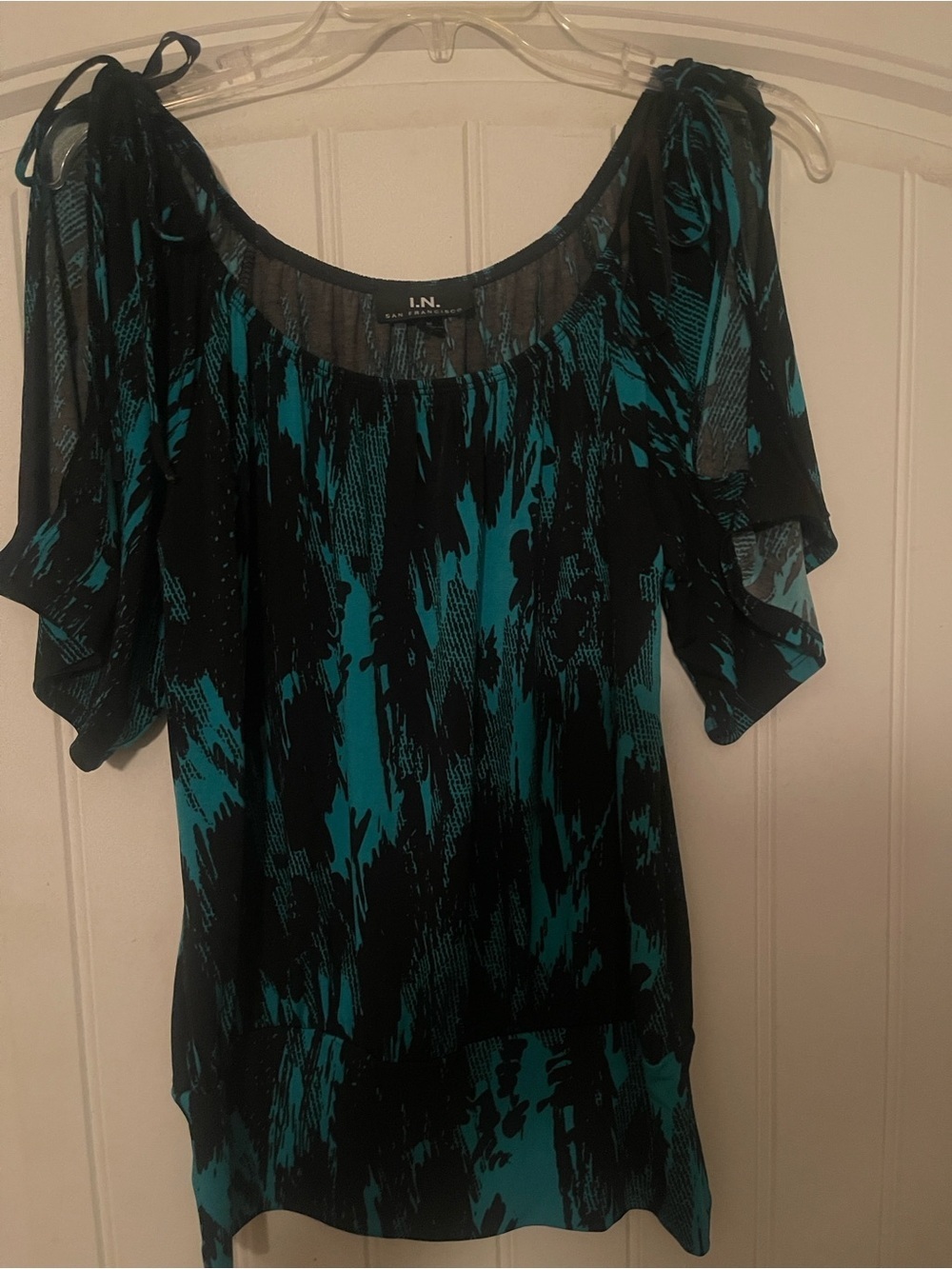 I.N. San Francisco Blue and Black Puff Sleeve Smocked Blouse